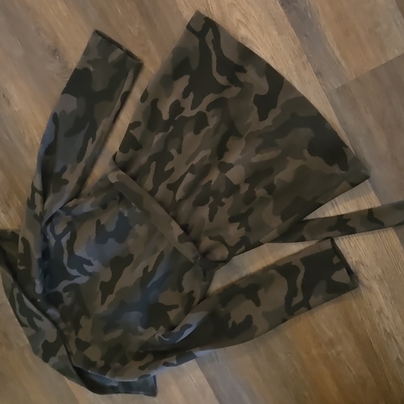 White House Black Market Camo Sweater Coat - Picture 5 of 10